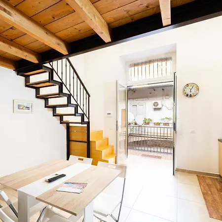 Corso 138 - Sleep & Fly - By Domusextra Bed & Breakfast