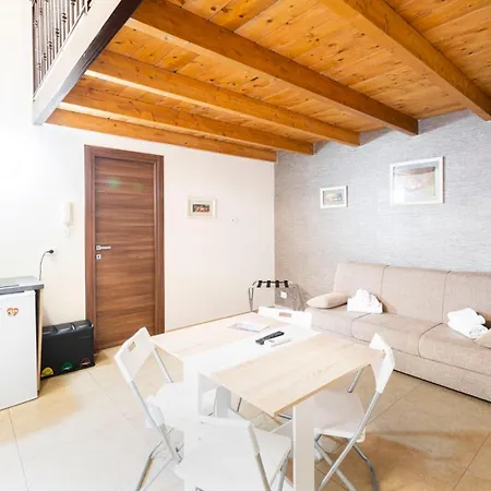 Corso 138 - Sleep & Fly - By Domusextra 4* Naples