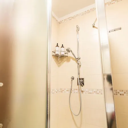Bed & Breakfast Corso 138 - Sleep & Fly - By Domusextra 4*
